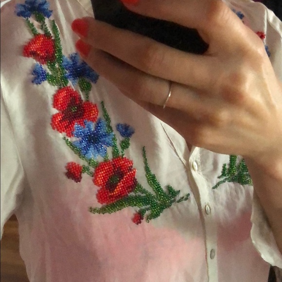 New HM shirt with handmade embroidery - Picture 2 of 2